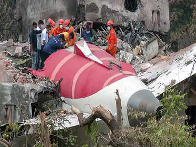 Dead pilot's father seeks formal probe