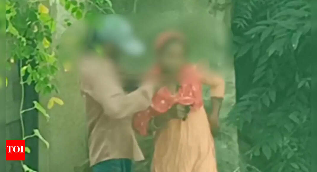 Odisha horror: Man attacks estranged wife with knife, slits her throat in public after argument