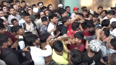 Slaps, punches and pushes: iPhone 17 frenzy turns violent at Mumbai Apple store - watch video