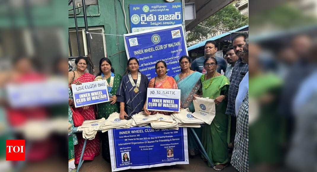 Andhra Pradesh: Cloth bags distributed at Rythu Bazaar to promote environmental awareness