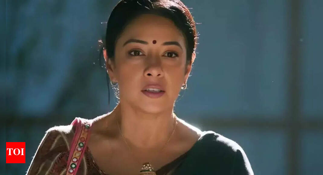 Anupamaa: Anupama stands against goons, disowns Paritosh after heated confrontation