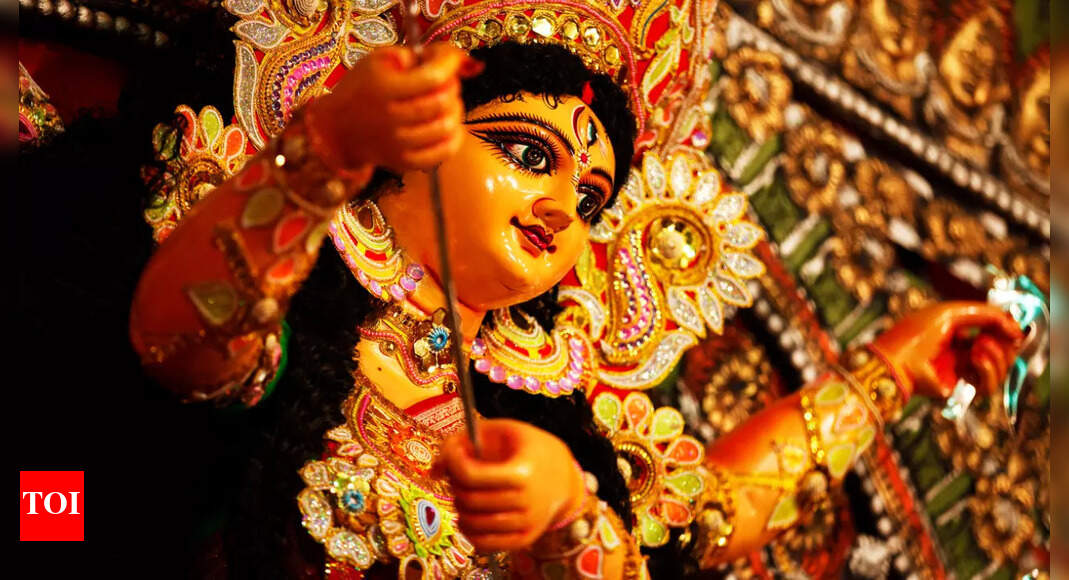 Happy Navratri 2025 in the US: Wishes, messages, quotes, images, Facebook and WhatsApp status
