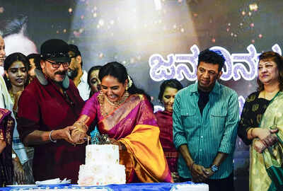 Kannada celebs join Shruthi Krishna as she turns 50; marks 35 years in cinema