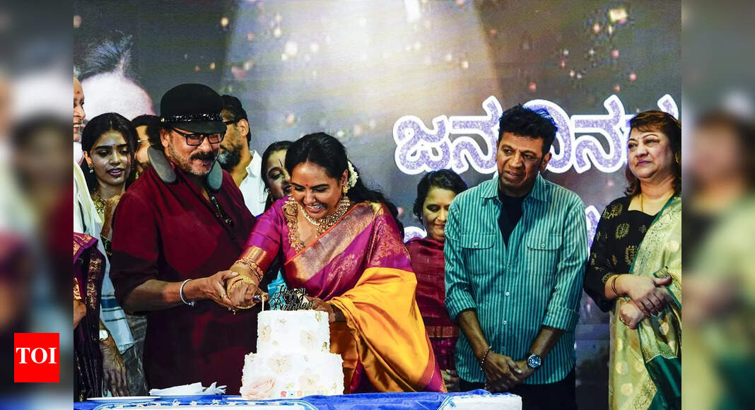 Kannada celebs join Shruthi Krishna as she turns 50; marks 35 years in cinema