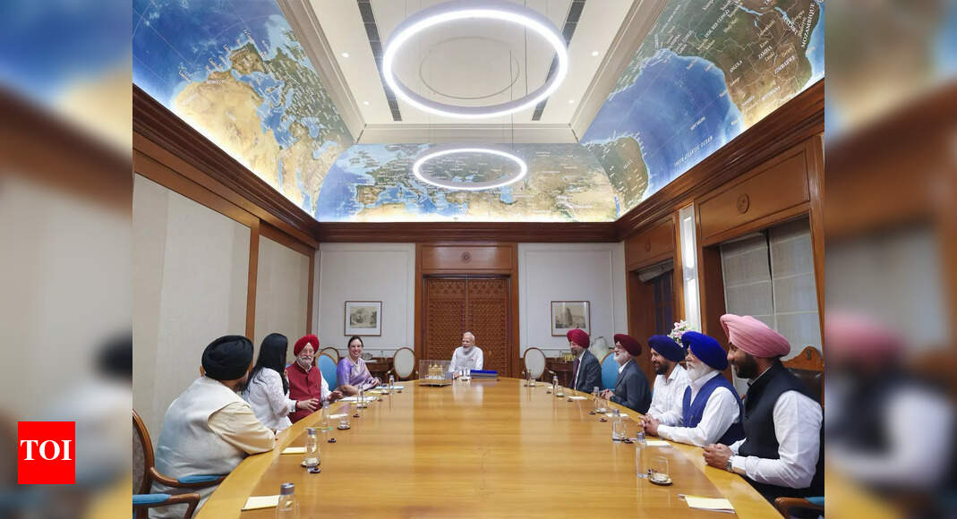 <div>Hardeep Puri, committee submit recommendations to PM Modi for safekeeping of Sikh relic 'Jore Sahib'</div>