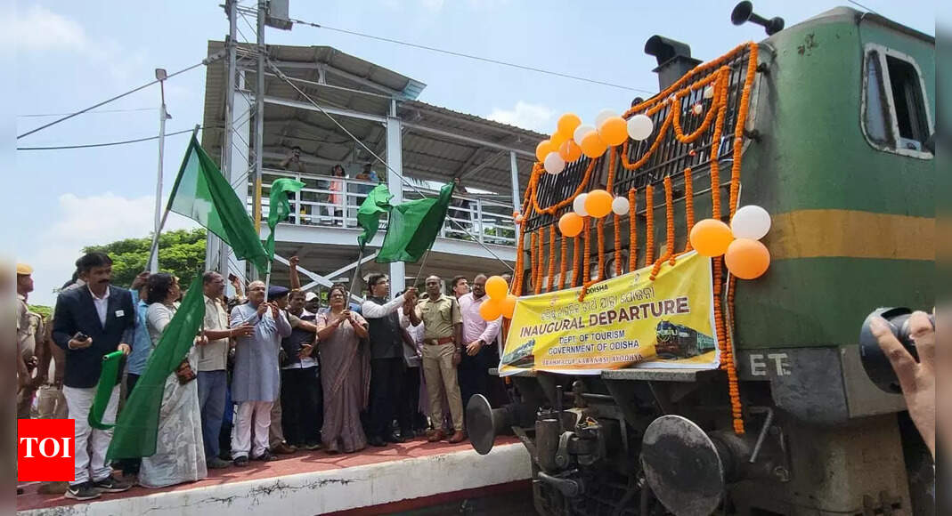 Pilgrim train chugs off for Ayodhya & Varanasi from Berhampur with 775 on board