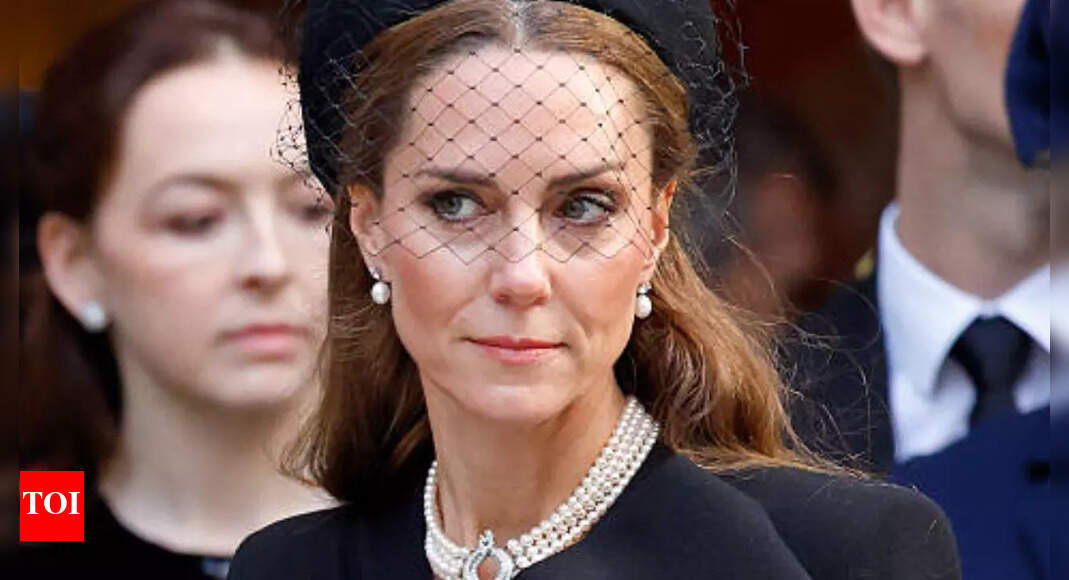 Kate Middleton makes surprising change to her engagement ring stack, here's what it is