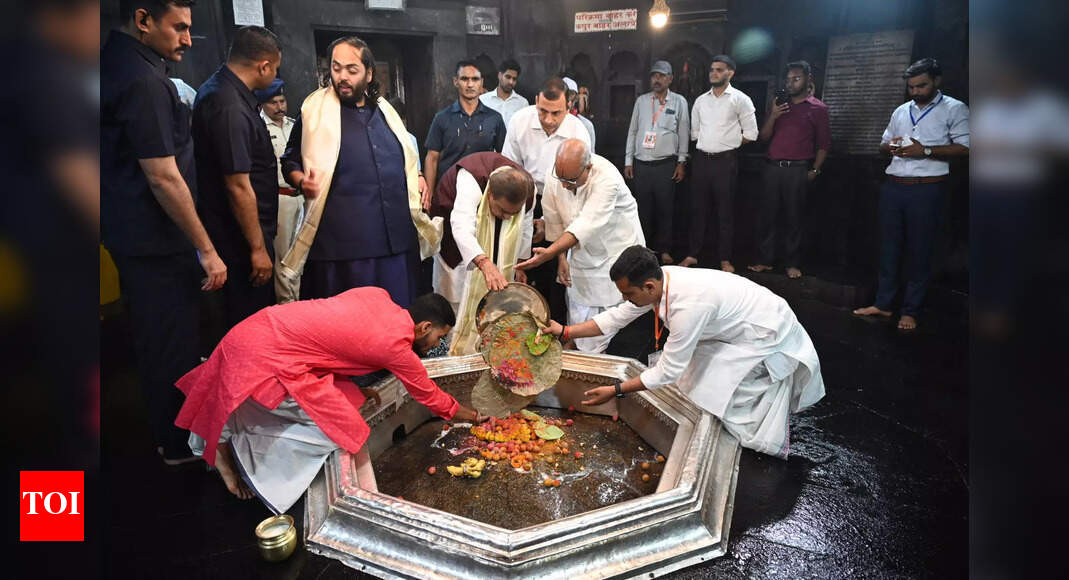 Mukesh Ambani performs pind daan; President Murmu to follow today