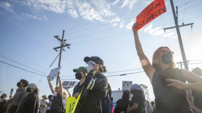 Protesters try to block vehicles at key immigration building in suburban Chicago