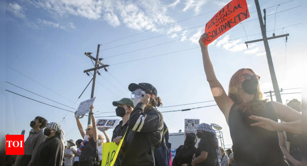 Protesters try to block vehicles at key immigration building in suburban Chicago