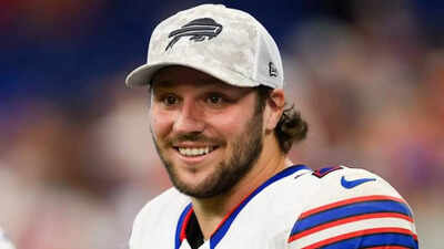 Josh Allen powers Bills to unbeaten start despite bloody nose, experts see Super Bowl ahead