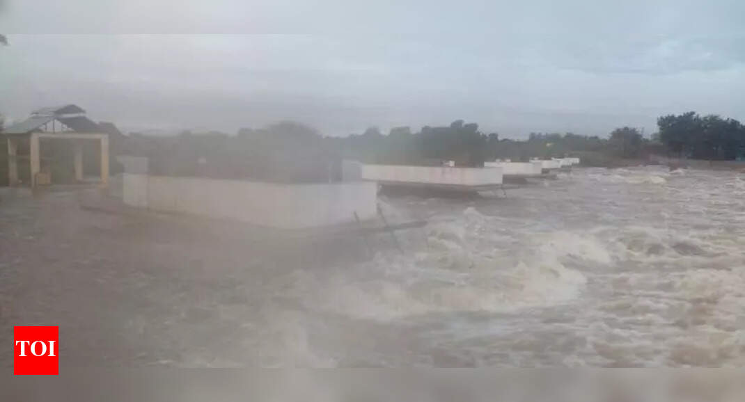 Drought-prone Khatav in Satara gets 142mm rain in 24 hrs | Kolhapur ...