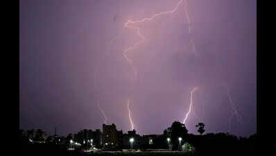 Lightning strikes claim four lives in Bihar