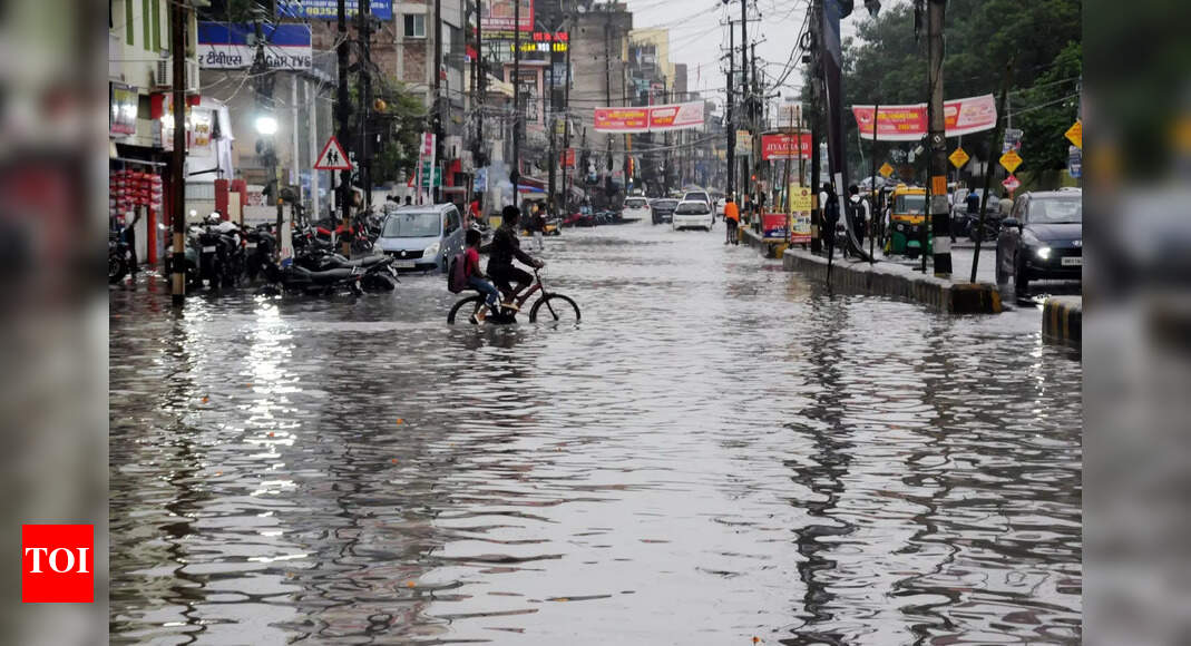 Heavy rain leaves Patna waterlogged