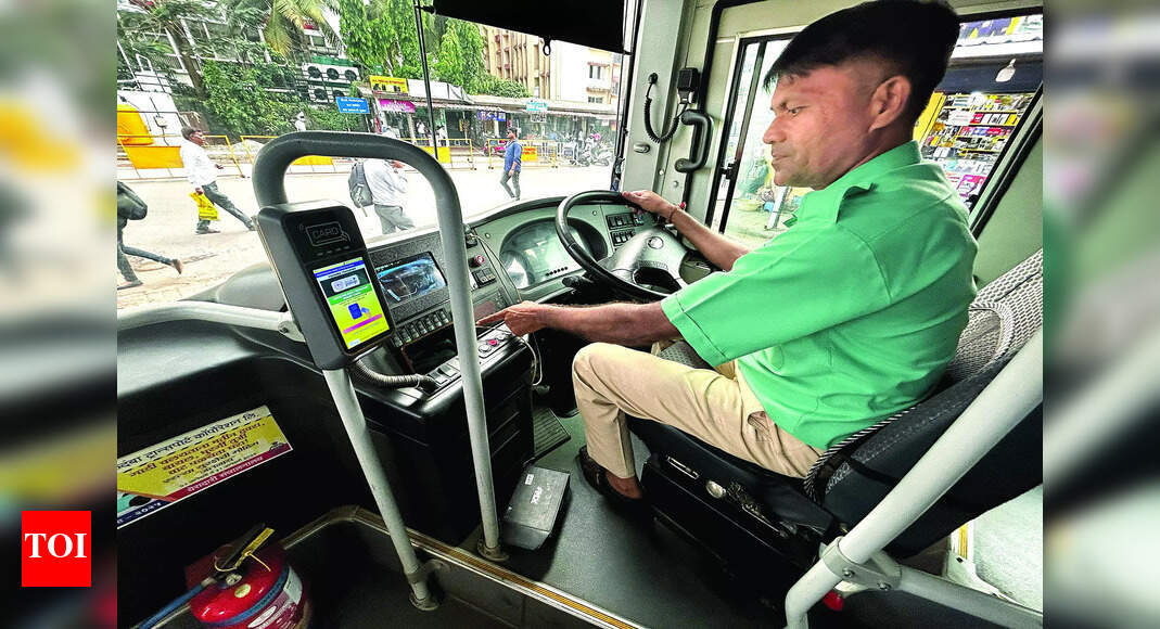Godinho reviews measures to improve public transport