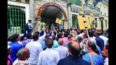 Protesters gather in solidarity with Kankonkar, bring city traffic to halt