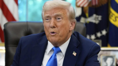 Trump suggests revoking licences of networks airing negative coverage