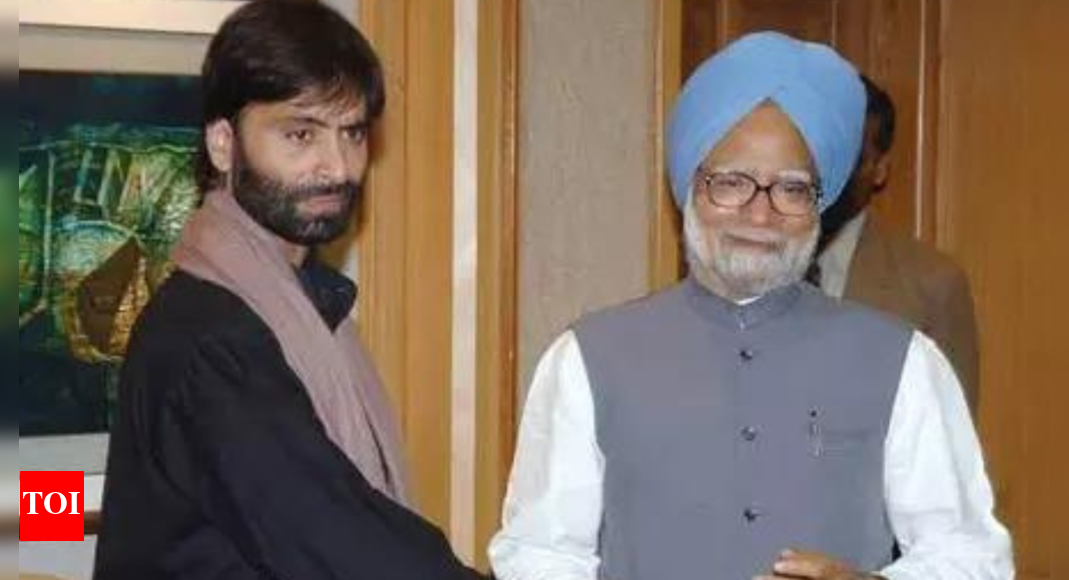 <div>Yasin Malik claims UPA government asked him to meet LeT's Saeed</div> <div>Yasin Malik claims UPA government asked him to meet LeT's Saeed</div>