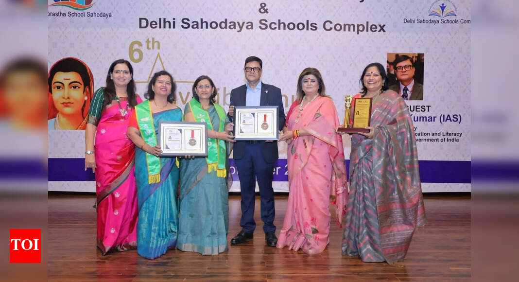 Principals, educators felicitated with Savitribai Phule Award