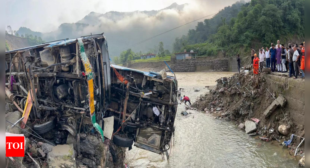 Monsoon havoc in Himachal Pradesh: Death toll rises to 427, infrastructure in tatters; 243 rain-related deaths, 184 in accidents Monsoon havoc in Himachal Pradesh: Death toll rises to 427, infrastructure in tatters; 243 rain-related deaths, 184 in accidents