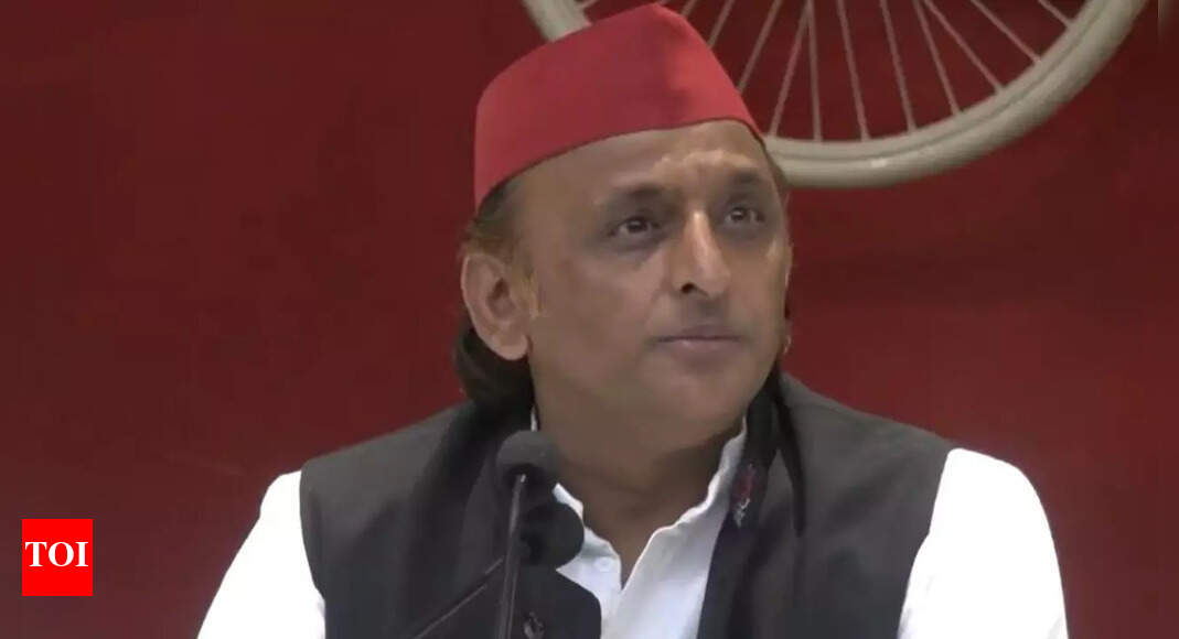 <div>'Foreign policy weak': Akhilesh Yadav slams Centre over H-1B visa fee hike; says India becoming dependent</div> <div>'Foreign policy weak': Akhilesh Yadav slams Centre over H-1B visa fee hike; says India becoming dependent</div>