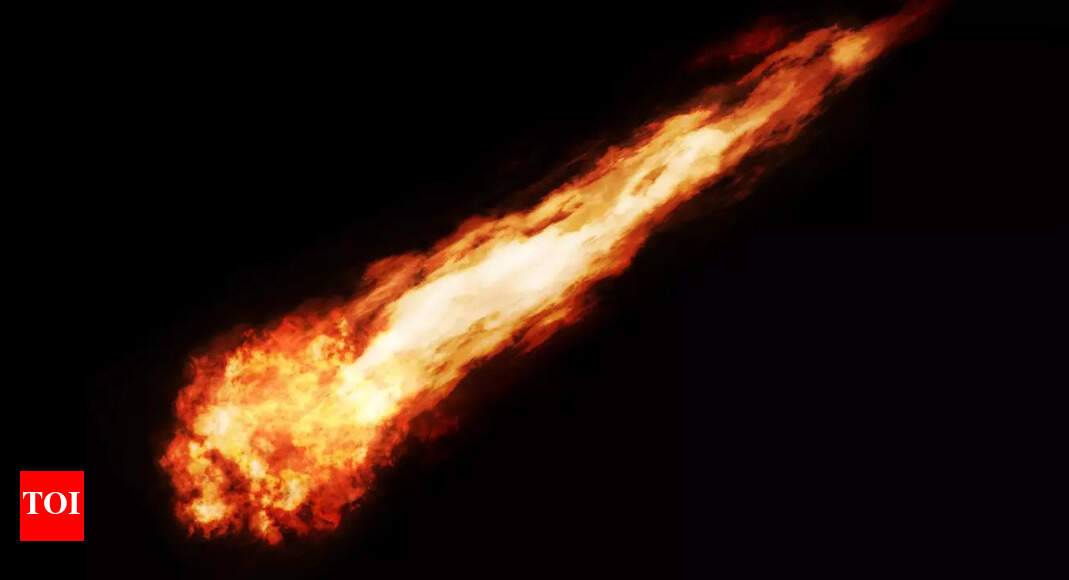 Watch! Unusual Fire Trail Over Delhi-NCR: Eyewitnesses Share Stunning Sight