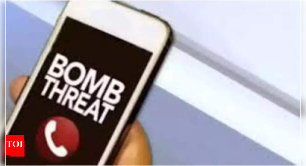 Delhi: Over 100 schools receive bomb threats; turns out to be hoax Delhi: Over 100 schools receive bomb threats; turns out to be hoax