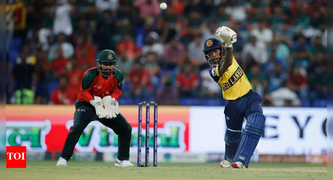 Asia Cup Live: Lanka look favourties; can Bangladesh roar back?