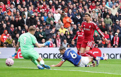 Premier League: Liverpool down Everton to maintain perfect start