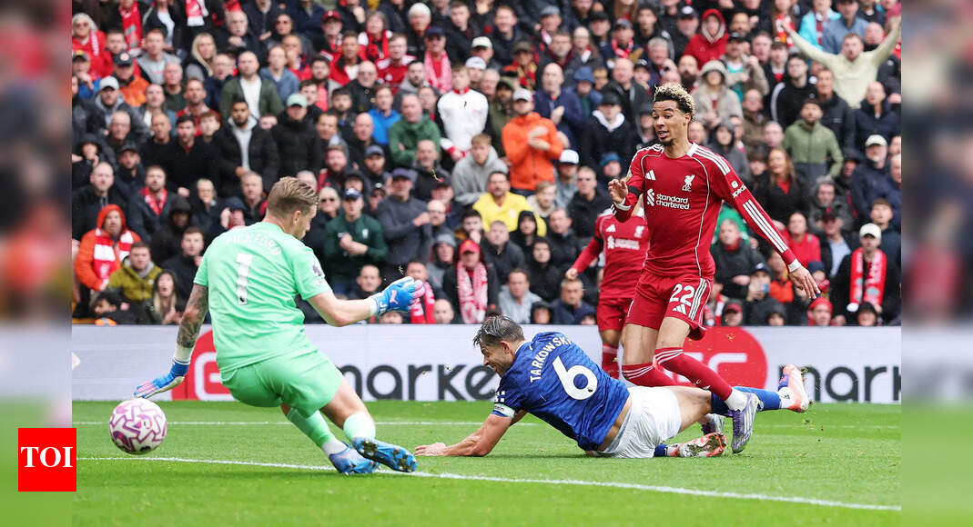 Premier League: Liverpool down Everton to maintain perfect start