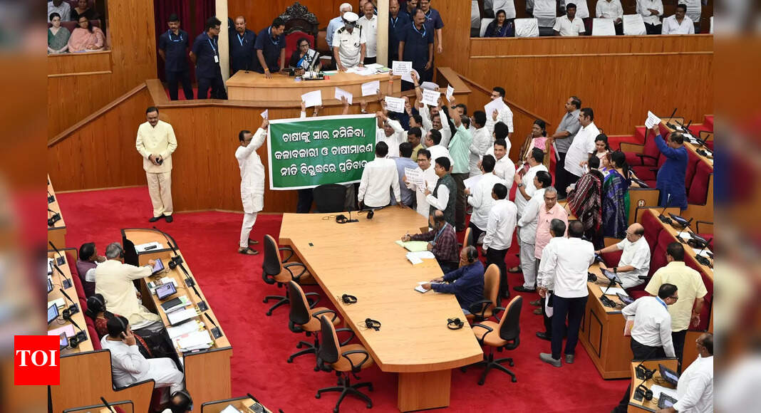BJD protests over fertiliser shortage disrupt Odisha assembly proceedings