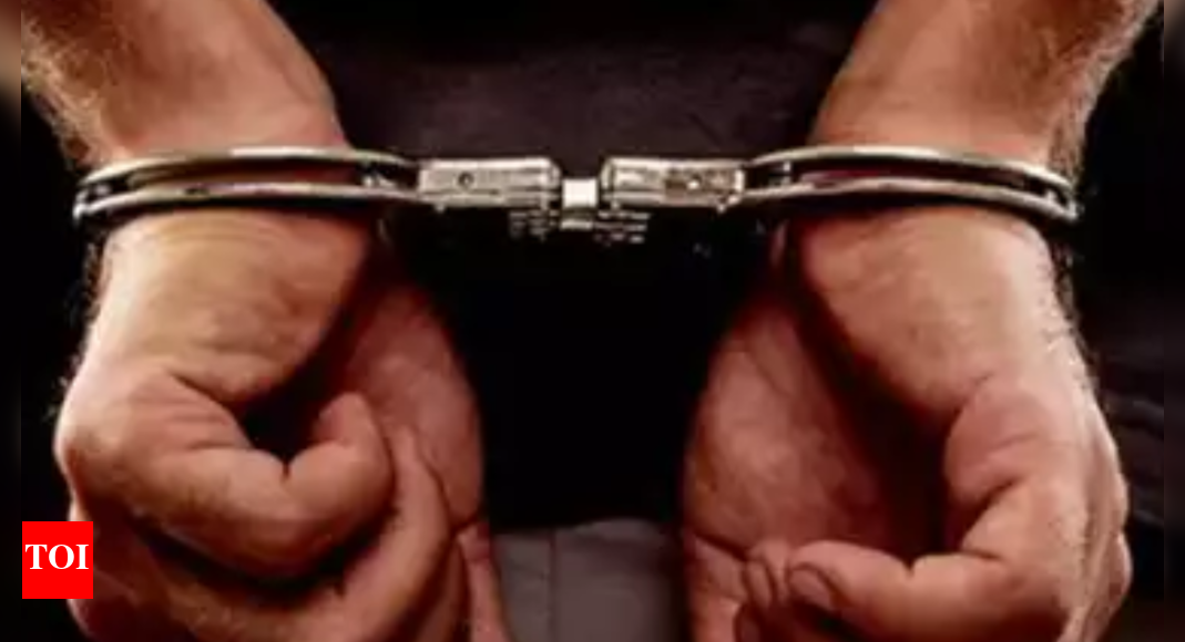 Maharashtra: Man held for attempting to sell illegal firearms