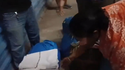  Family in 1st AC caught stealing railway bedrolls; video sparks backlash