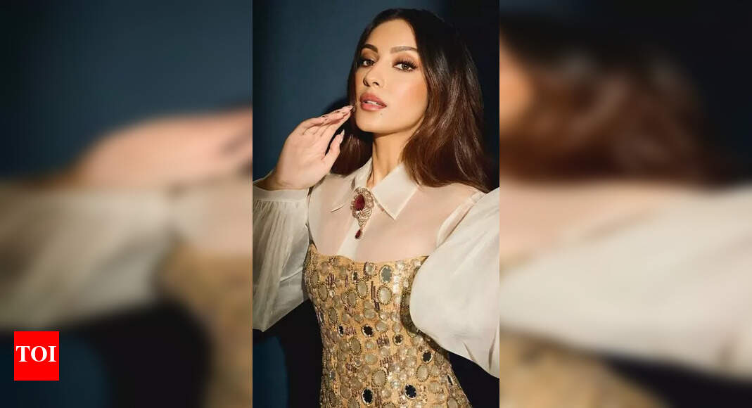 Sahher Bambba praises Aryan Khan, says he asked her to message him once she got home safely after shoot