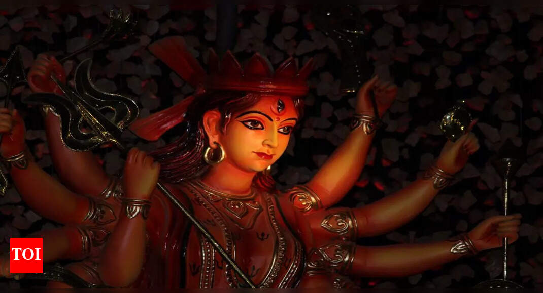 75+ Happy Navratri Messages, Greetings, Wishes, Mantras, and Quotes for 2025