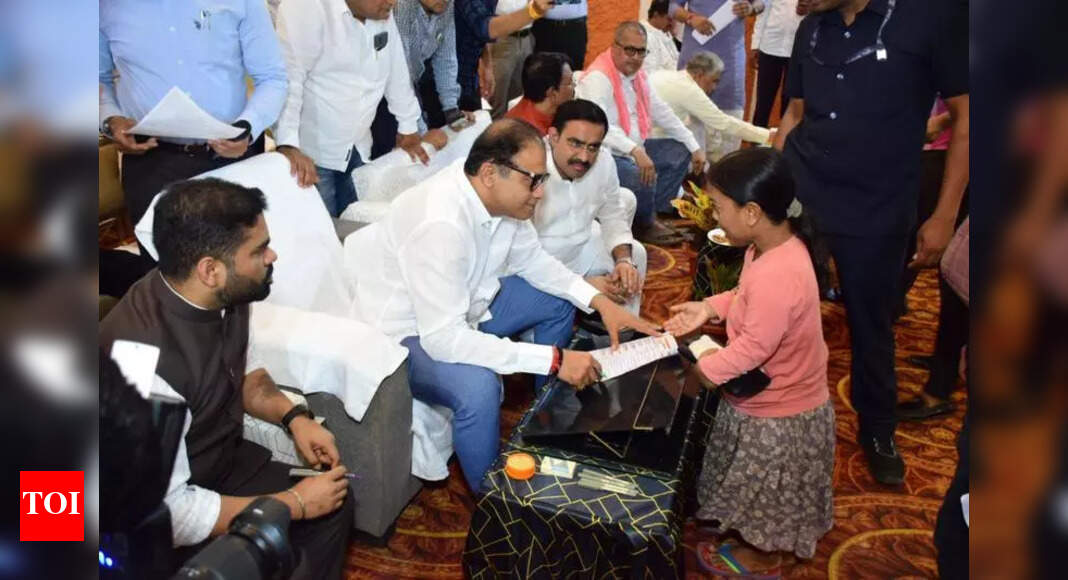 Bhandara guardian minister Bhoyar holds janata darbar