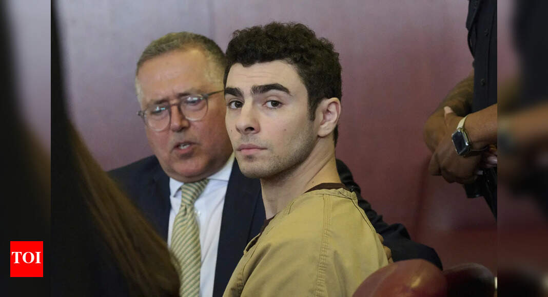 'Not a death penalty case': Luigi Mangione's lawyers push back in UnitedHealthcare CEO murder trial; claim 'violation' of 5th and 6th Amendments