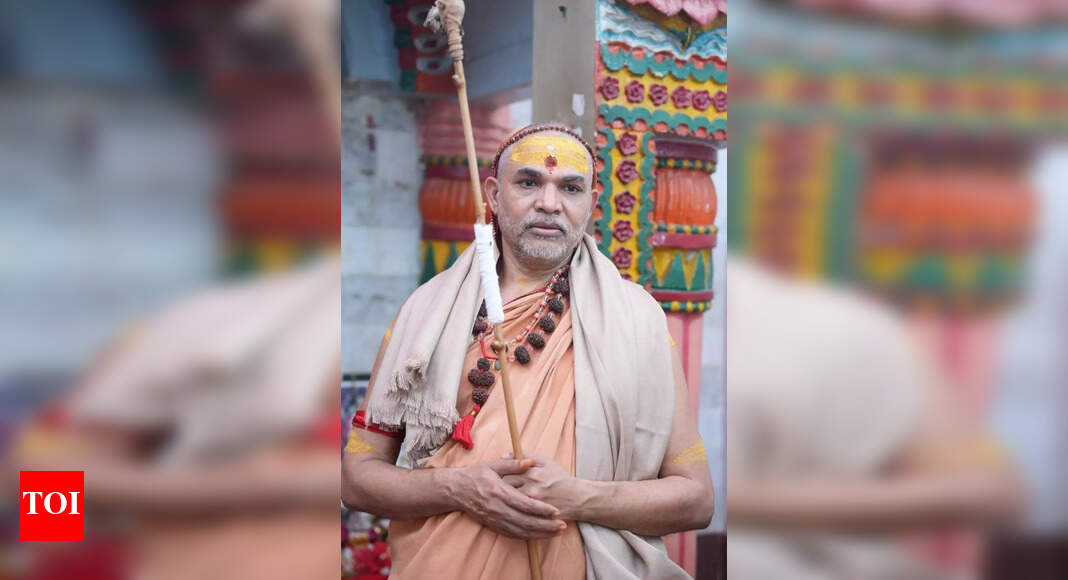 ‘Gau’ should be declared ‘Rashtra Mata’: Shankaracharya