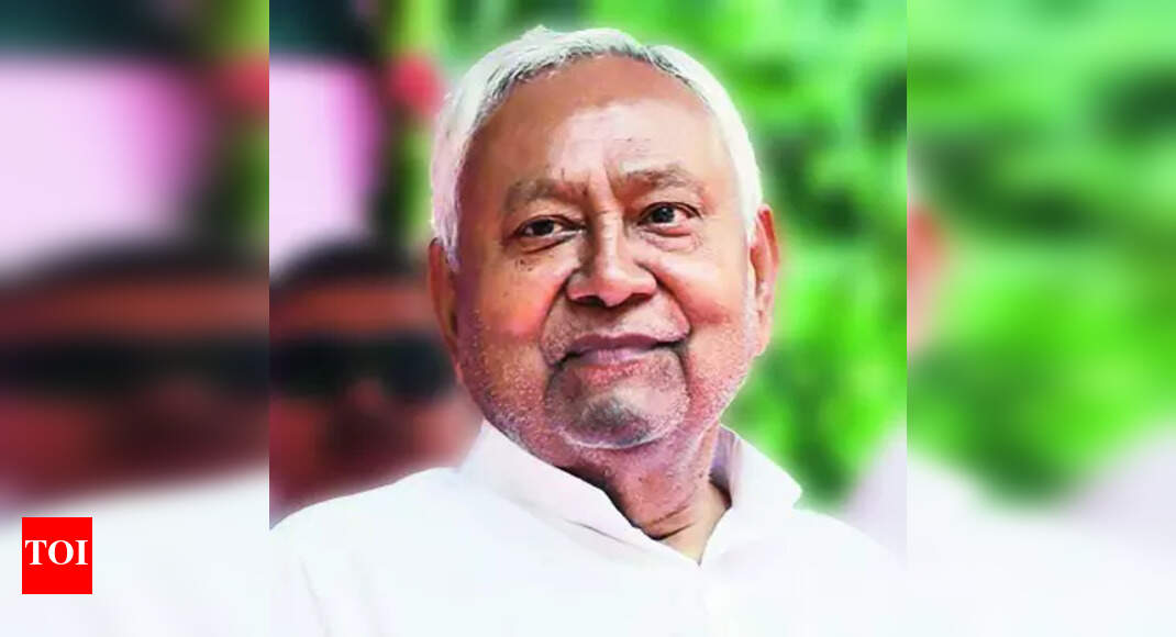 Nitish promises allowances, gadgets for welfare workers
