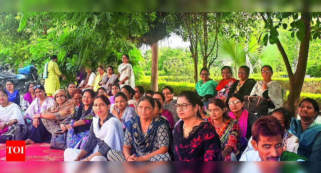 <div>Appointed, ignored & unpaid: Meet India's 'invisible' teachers</div> <div>Appointed, ignored & unpaid: Meet India's 'invisible' teachers</div>