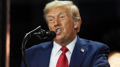  Trump defends tariffs at Kirk memorial service; lashes out at 'foreign countries'