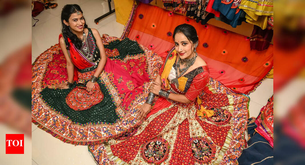 Why Renting Outfits for Navratri is Becoming the New Trend in Pune: A Shift from Tradition?