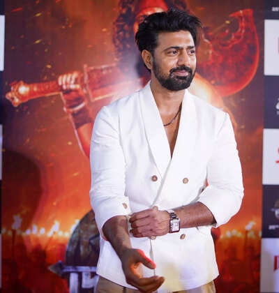 Team Raghu Dakat rings in Pujo festivities