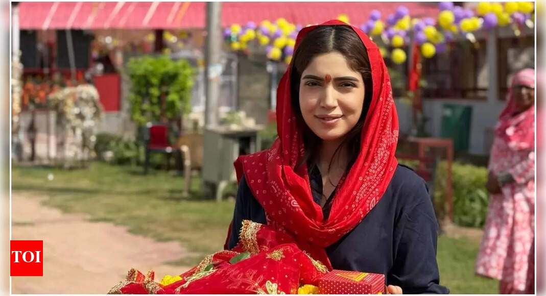 Navratri day 1: Bhumi Pednekar begins the festival by seeking blessings at Jammu’s Bawe Wali Mata Mahakali temple - see pics