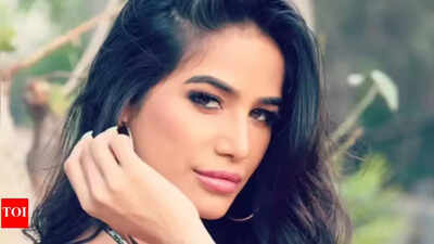 Delhi Ramleela committee signs Poonam Pandey to play 'Mandodari'; BJP, VHP seek replacement