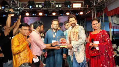 Tollygunge Santipally ushers in 87th Durga Puja with Chalchitra theme
