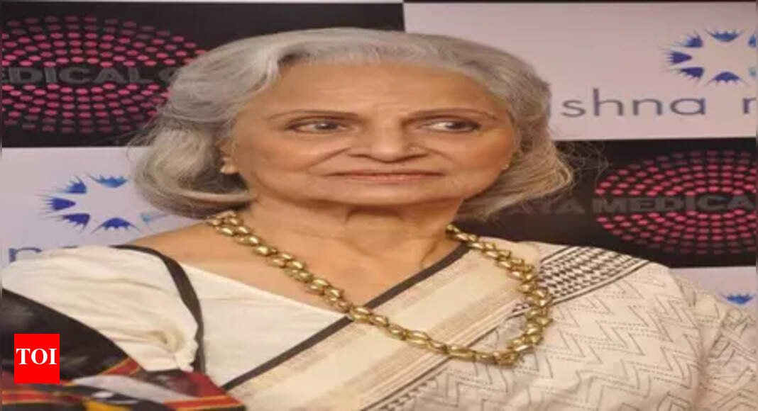 Waheeda Rehman’s rare tale, Director’s unusual kiss request sparks disbelief, Classic film’s legacy continues to shine