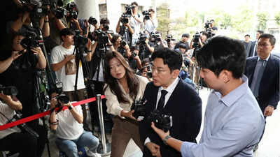  BTS's Hybe chairman Bang Si-hyuk summoned by police; faces second round of questioning