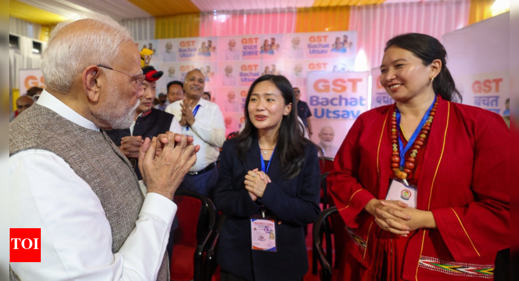 <div>'GST Bachat Utsav': PM Modi interacts with traders and entrepreneurs in Tripura; highlights benefits for key sectors</div> <div>'GST Bachat Utsav': PM Modi interacts with traders and entrepreneurs in Tripura; highlights benefits for key sectors</div>