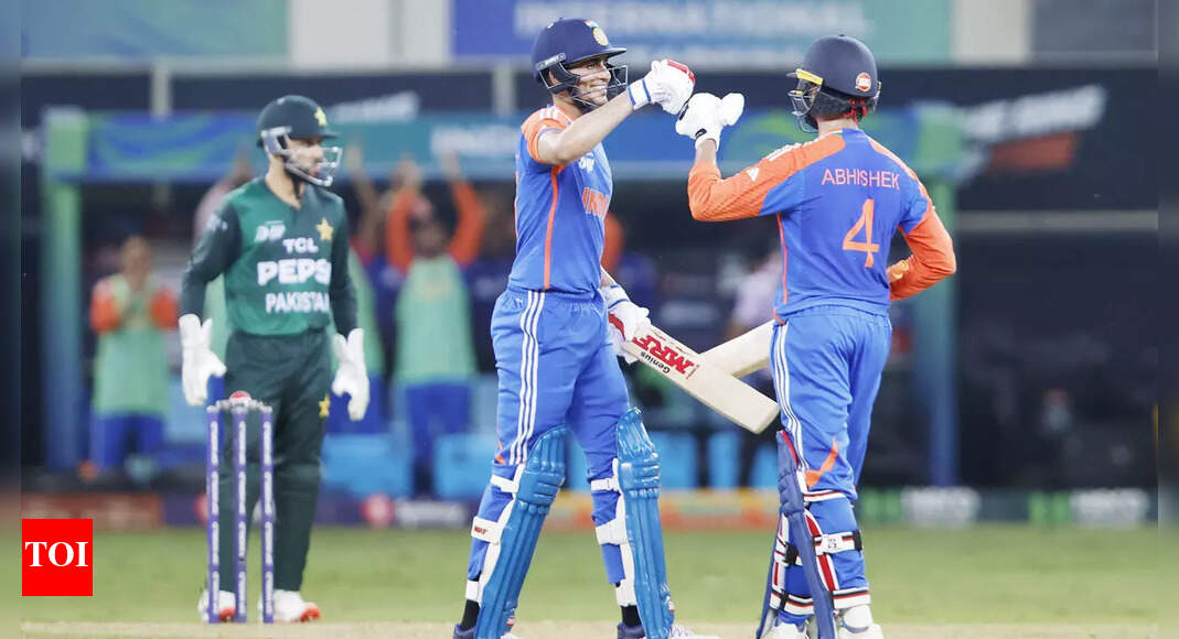 'Maarna vs ragad ragad ke dhona': Ex-cricketer's fiery reaction after India thrash Pakistan